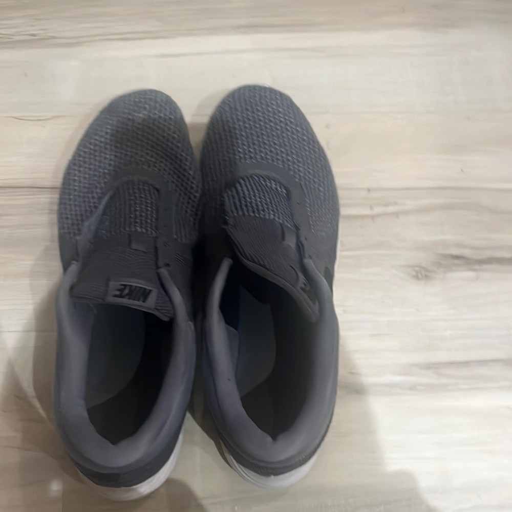 Nike Revolution 4